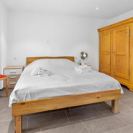 Renove, Avec Climatisation Et Calme Appartement Cudrefin