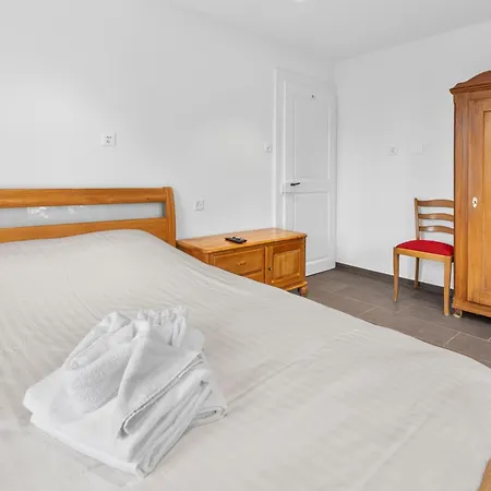 Appartement Renove, Avec Climatisation Et Calme