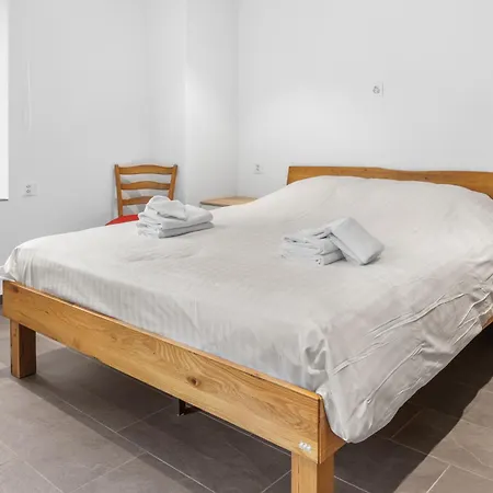 Appartement Renove, Avec Climatisation Et Calme Cudrefin