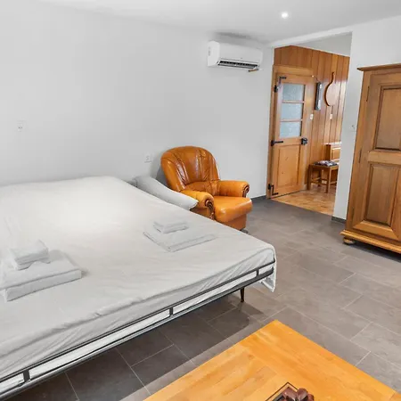 Renove, Avec Climatisation Et Calme Appartement Cudrefin
